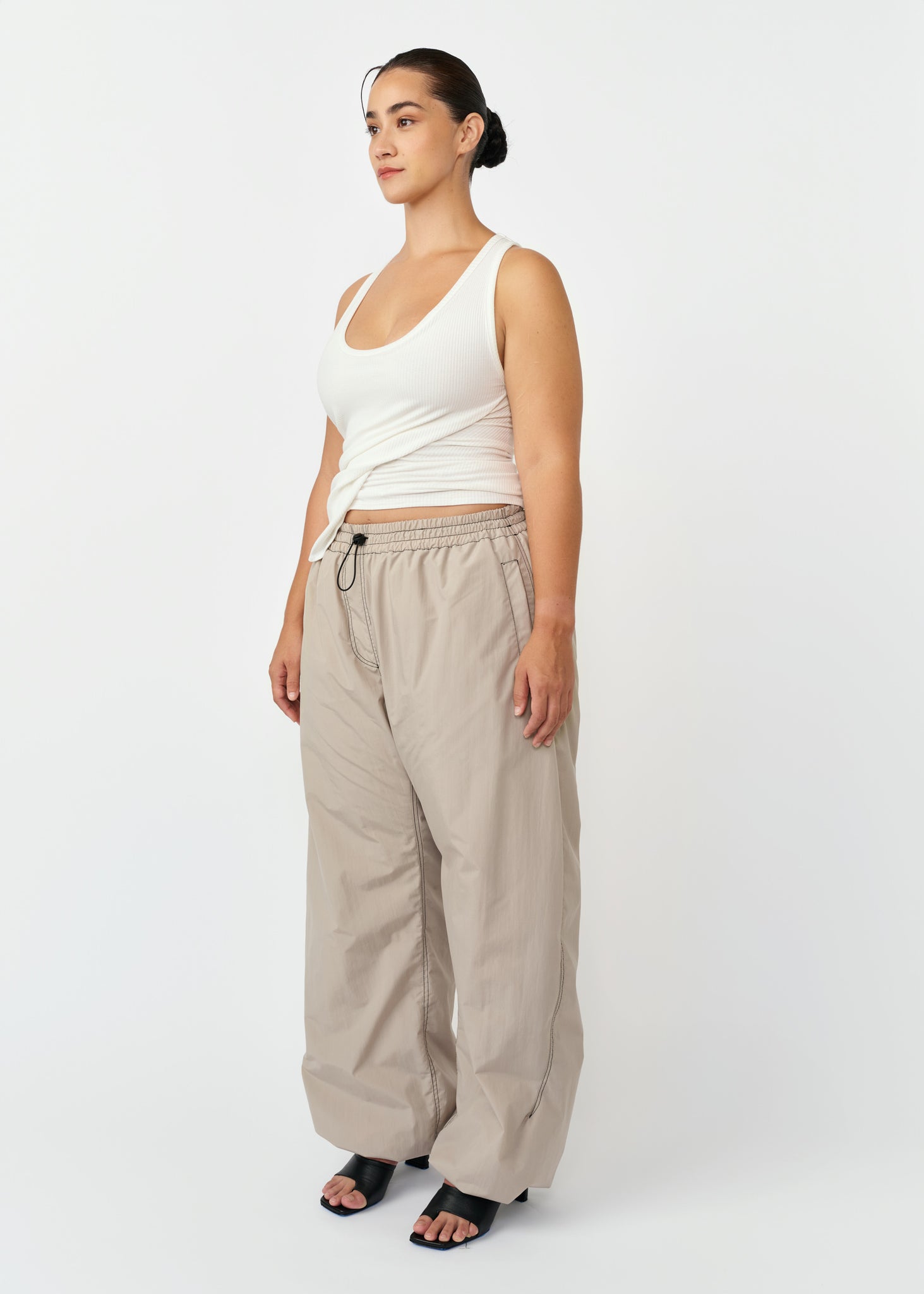 KADO CURVED NYLON PANTS