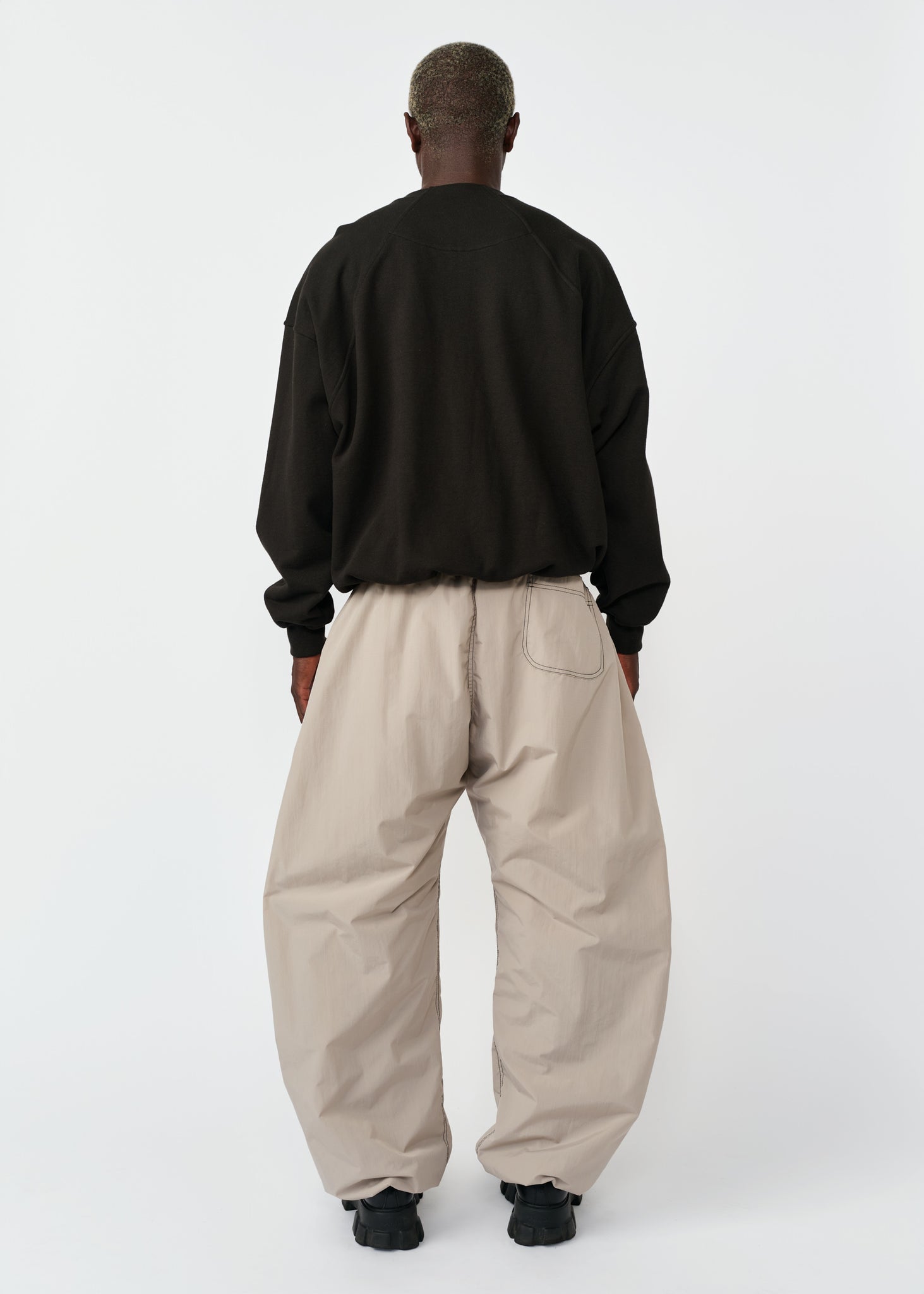 KADO CURVED NYLON PANTS